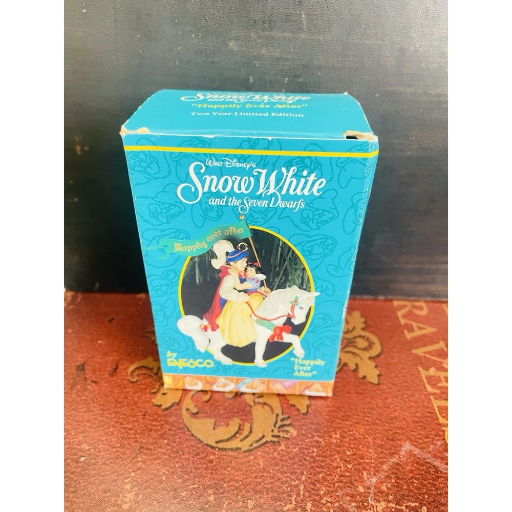 Disney's Snows White and the Seven Dwarfs Enesco Happily Ever After Ornament NEW